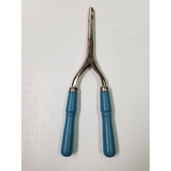 Vintage Hair Tongs, Blue Wood Handle Hair tongs, Curling Iron Metal Barrel - Picture 2 of 4